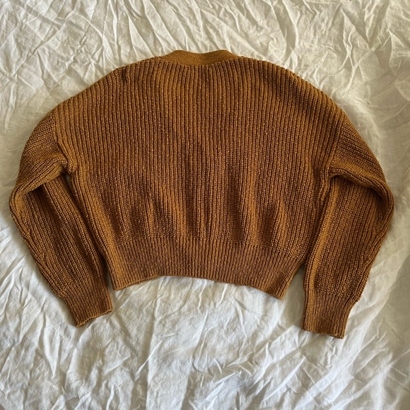 Madewell Greywood Cropped Cardigan Sweater in Toffee. - Picture 5 of 5